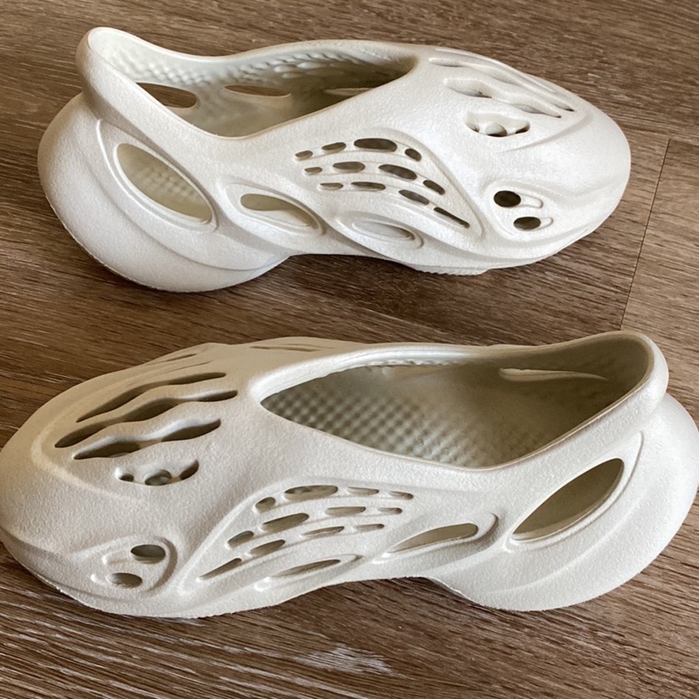 Yeezy Sandy Foams. Worn once , Goat Verified, tags and box included. - Picture 2 of 6